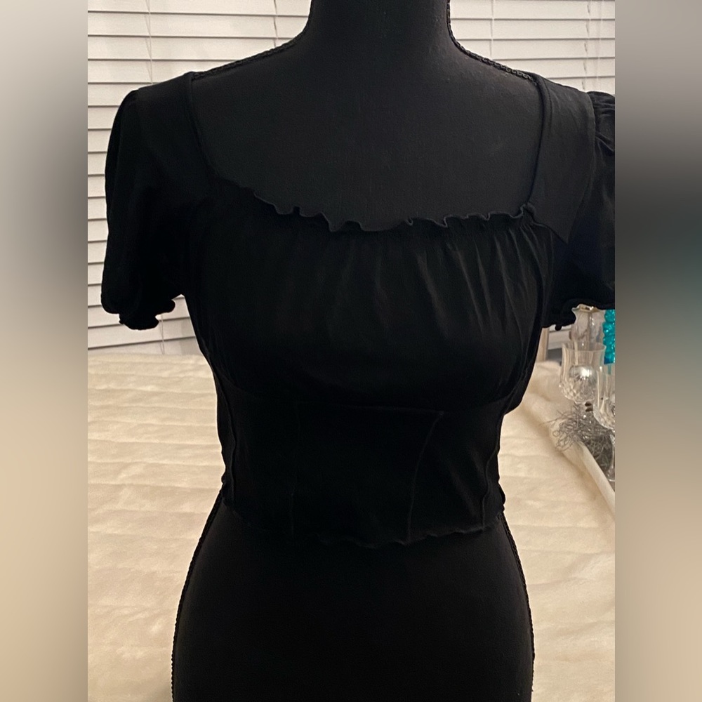 Chic Shein Black Crop Too with Ruffle Neckline and Ruffle Sleeves